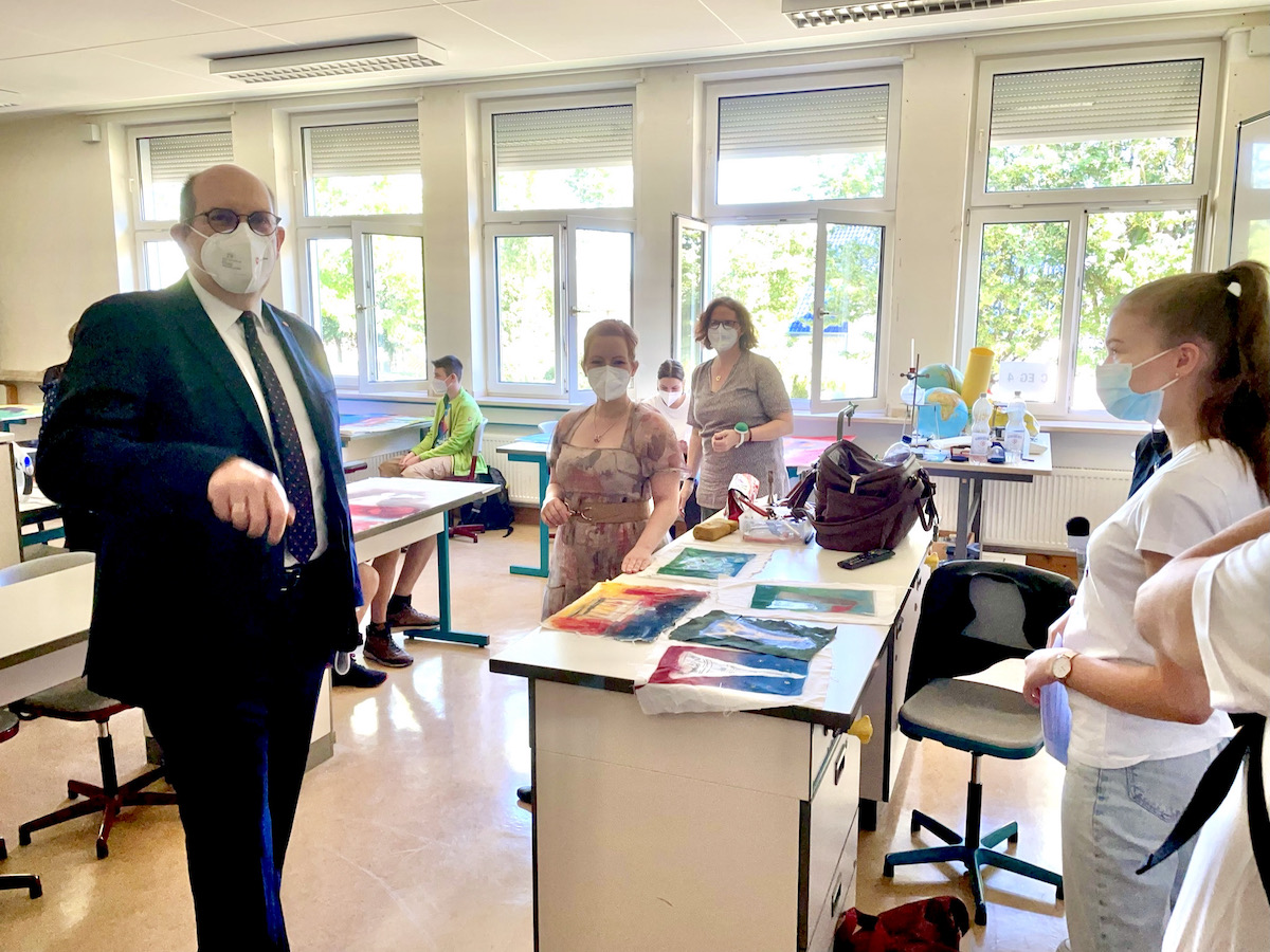 Staatssekretär Wunderling-Weilbier besucht die Realschule in Calberlah
